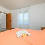 Milorad M Apartment Lopar