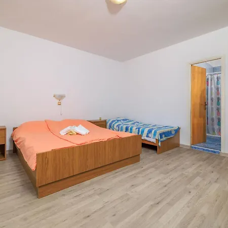 Milorad M Apartman Lopar