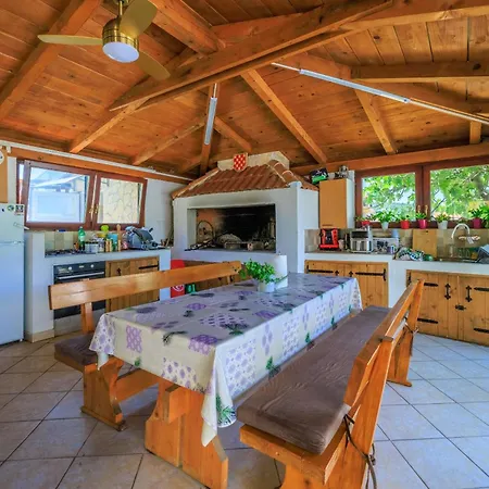 아파트 Milorad M *