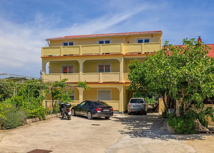 Milorad M Appartement Lopar